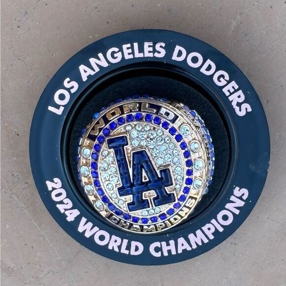 NEW SGA 2024 Los Angeles Dodgers Freddie Freeman World Series Ring and Holder - Picture 3 of 6